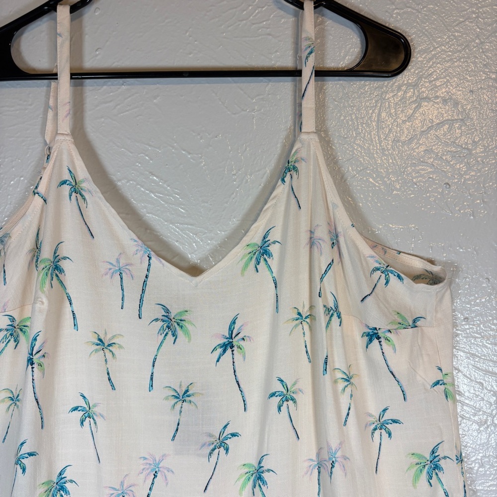 NWT Torrid Ava Pink Palms V Neck Cami Palm Tree Light Pink 1 1X 14-16 - Picture 3 of 10